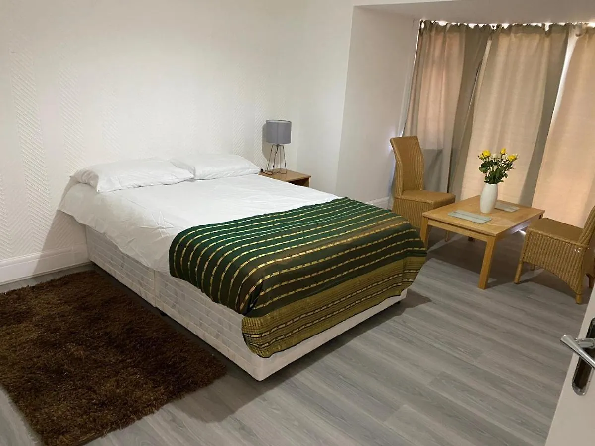 Homestay Sunrup Heathrow Apartment Feltham
