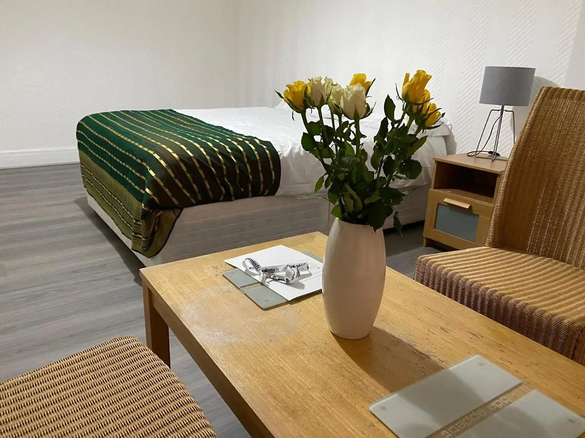 Sunrup Heathrow Apartment Feltham United Kingdom