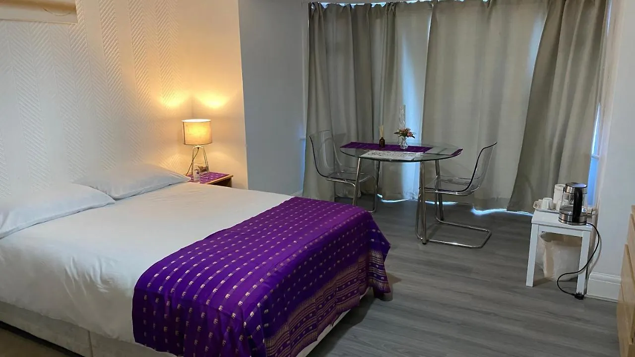 Sunrup Heathrow Apartment Feltham