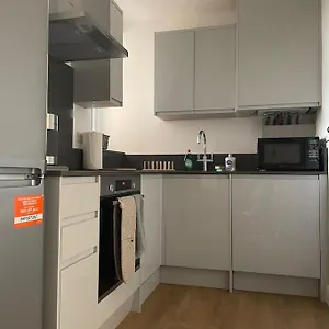 Apartment Family Friendly New Flat At London Gants Hill Station Near Ilford, Wanstead