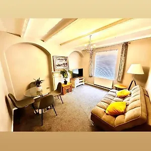 Holiday home 43 Keedonwood Road, Bromley