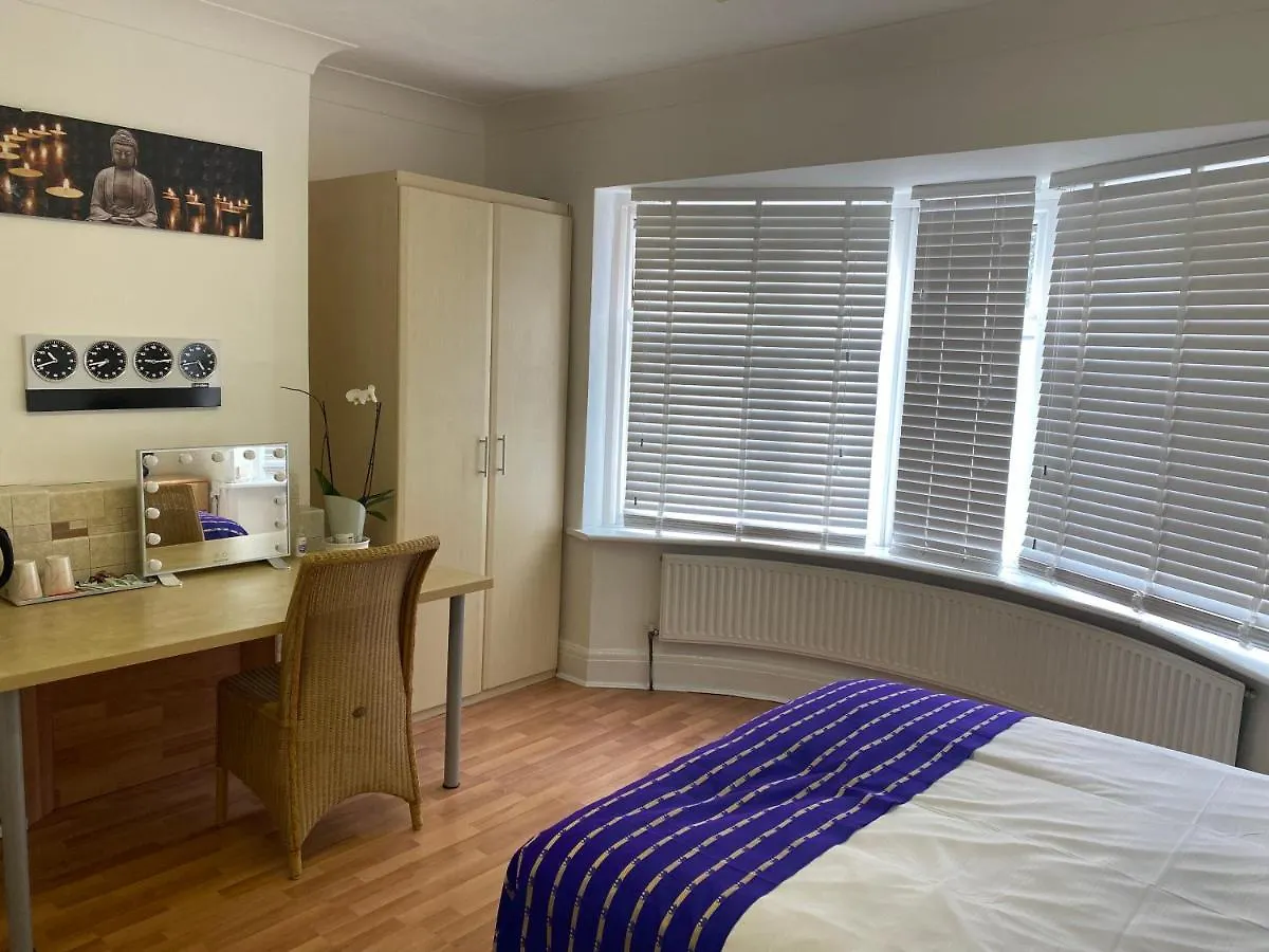 Sunrup Heathrow Apartment Feltham